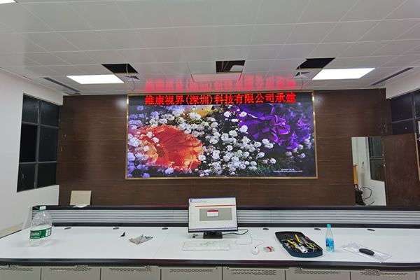 一套常見的室內(nèi)LED顯示屏系統(tǒng)包括哪些設(shè)備？
