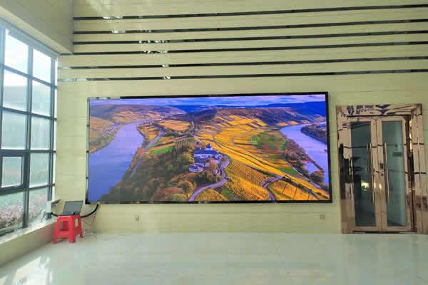 會議室LED顯示屏用P1.53的好，還是P1.86的好？