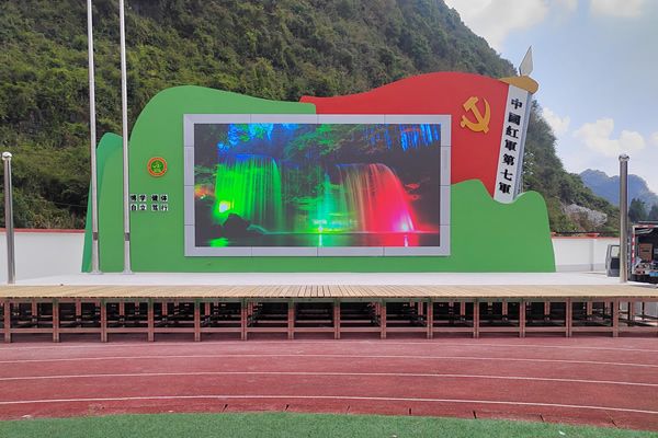 學(xué)校晚會(huì)舞臺(tái)用多大的LED顯示屏合適？